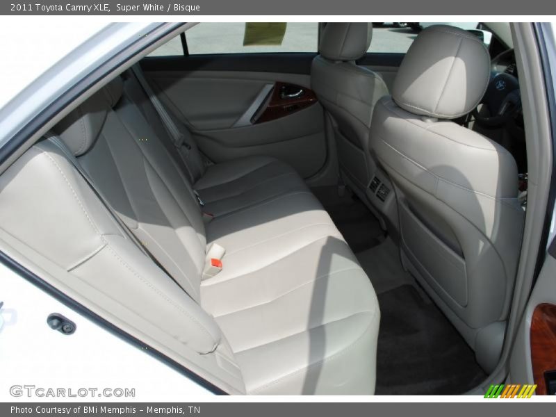Super White / Bisque 2011 Toyota Camry XLE