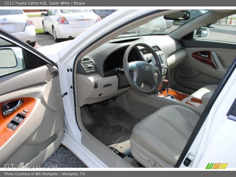 Super White / Bisque 2011 Toyota Camry XLE
