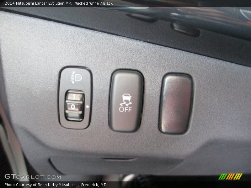 Wicked White / Black 2014 Mitsubishi Lancer Evolution MR