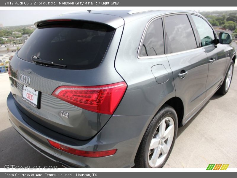 Monsoon Gray Metallic / Light Gray 2012 Audi Q5 3.2 FSI quattro