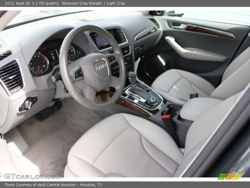  2012 Q5 3.2 FSI quattro Light Gray Interior