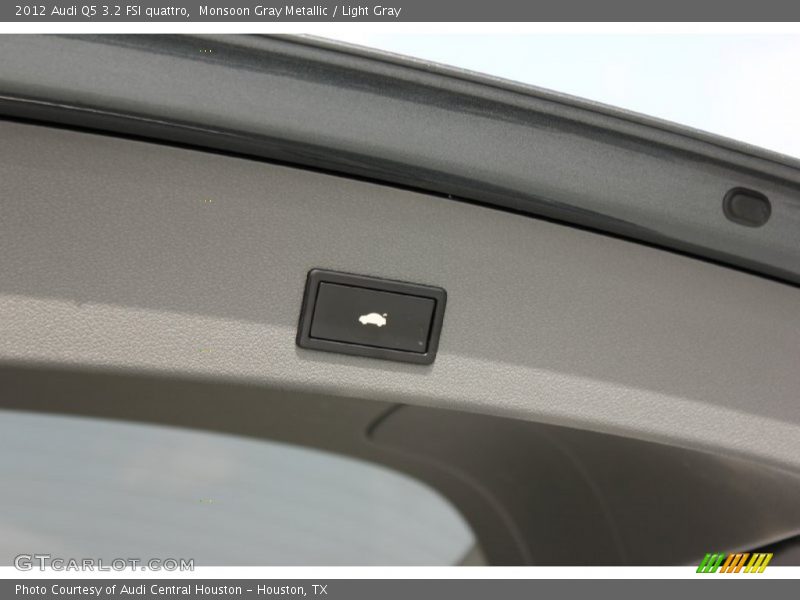 Monsoon Gray Metallic / Light Gray 2012 Audi Q5 3.2 FSI quattro