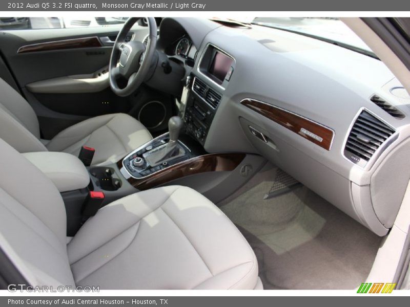 Dashboard of 2012 Q5 3.2 FSI quattro