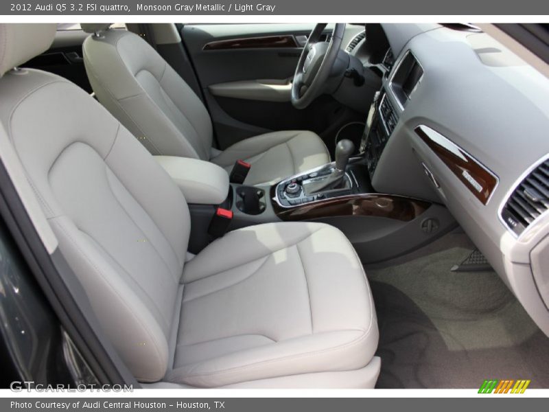 Front Seat of 2012 Q5 3.2 FSI quattro