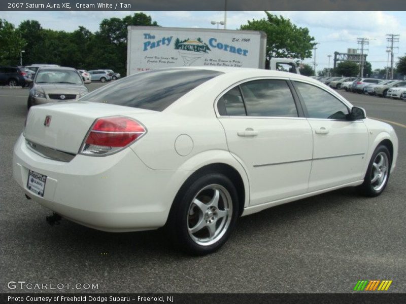 Cream White / Tan 2007 Saturn Aura XE