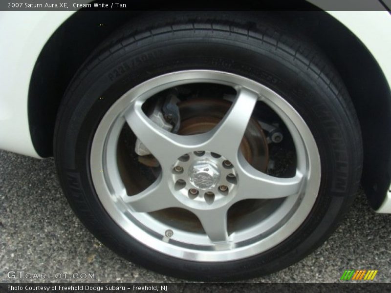 Cream White / Tan 2007 Saturn Aura XE