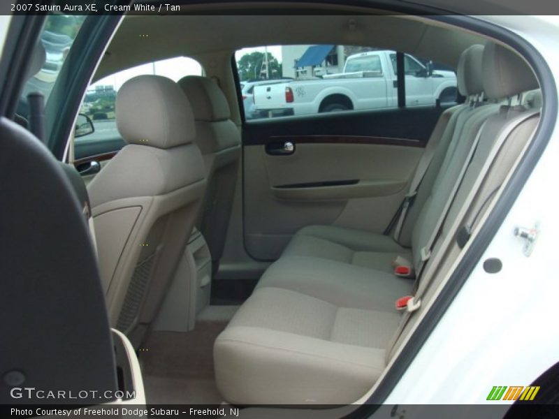 Cream White / Tan 2007 Saturn Aura XE