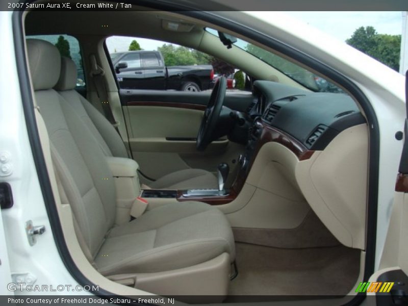 Cream White / Tan 2007 Saturn Aura XE