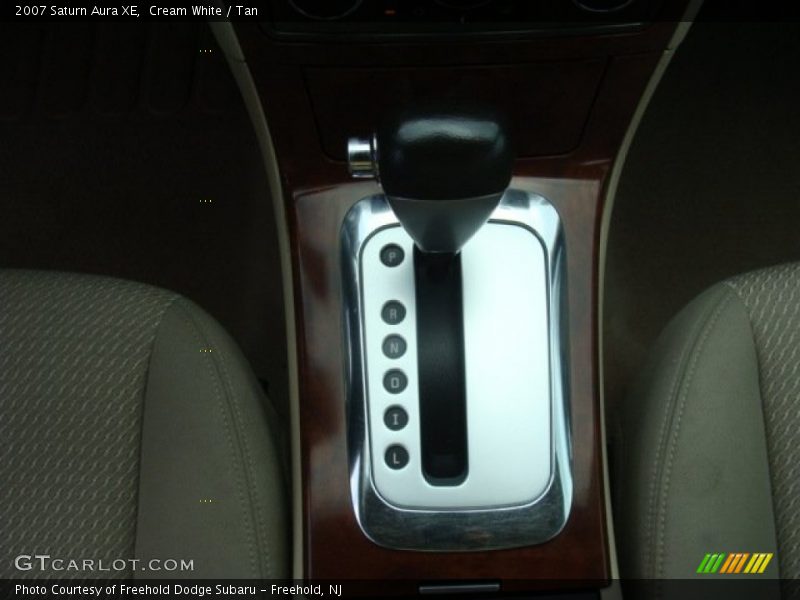 Cream White / Tan 2007 Saturn Aura XE