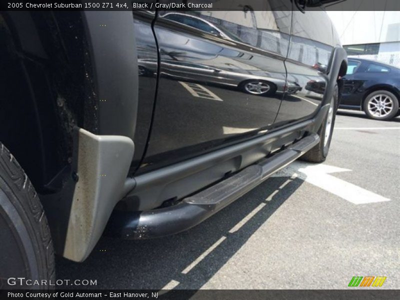 Black / Gray/Dark Charcoal 2005 Chevrolet Suburban 1500 Z71 4x4