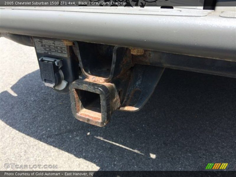Black / Gray/Dark Charcoal 2005 Chevrolet Suburban 1500 Z71 4x4
