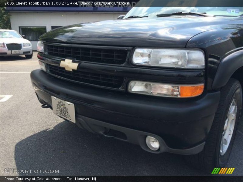 Black / Gray/Dark Charcoal 2005 Chevrolet Suburban 1500 Z71 4x4