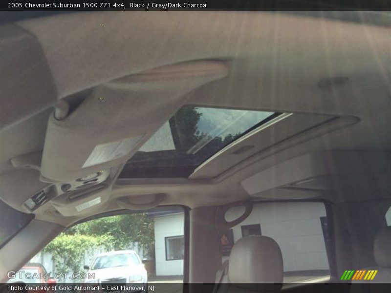 Black / Gray/Dark Charcoal 2005 Chevrolet Suburban 1500 Z71 4x4