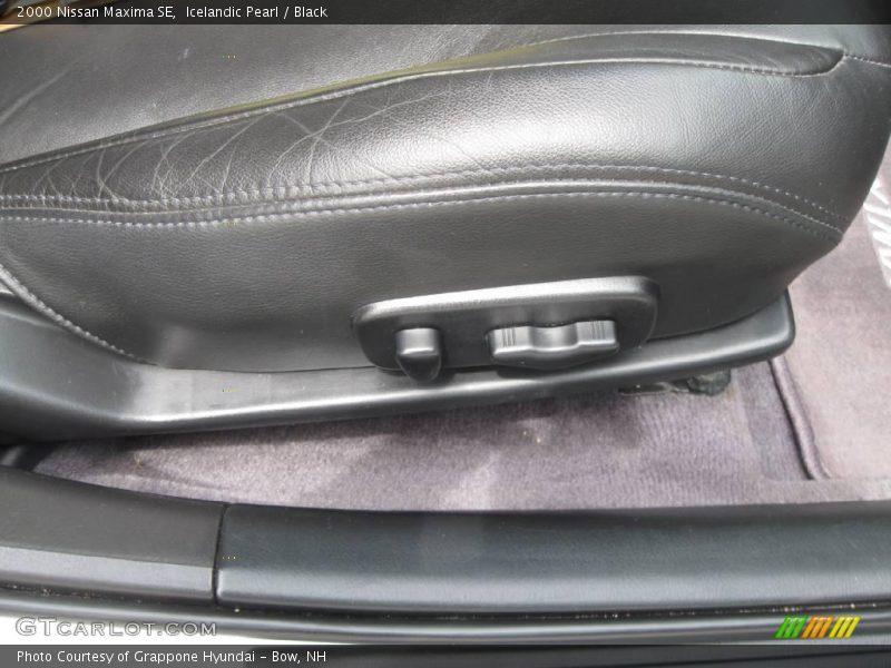 Icelandic Pearl / Black 2000 Nissan Maxima SE