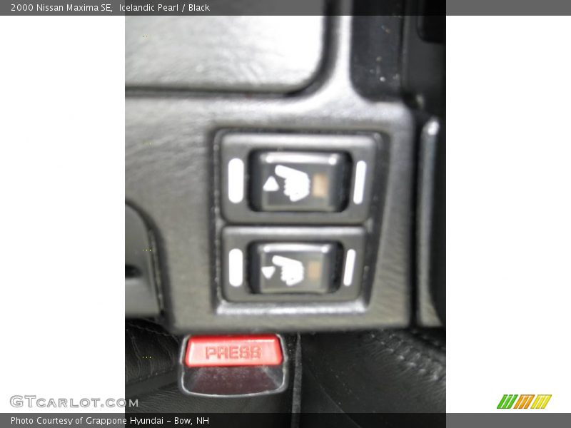 Icelandic Pearl / Black 2000 Nissan Maxima SE