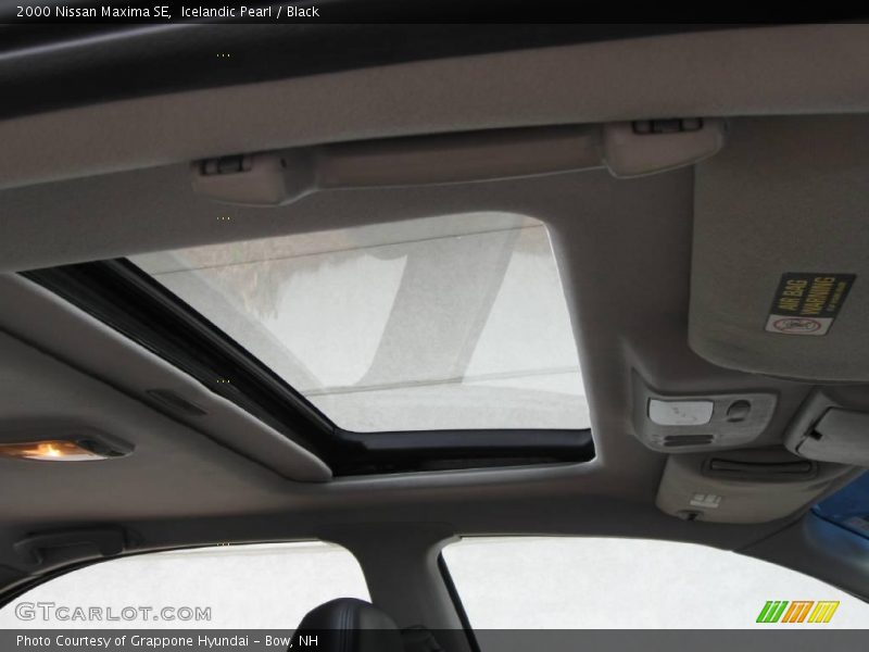 Icelandic Pearl / Black 2000 Nissan Maxima SE