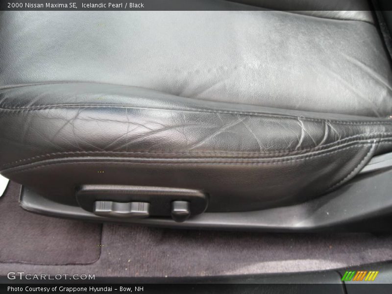 Icelandic Pearl / Black 2000 Nissan Maxima SE