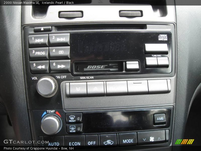 Icelandic Pearl / Black 2000 Nissan Maxima SE