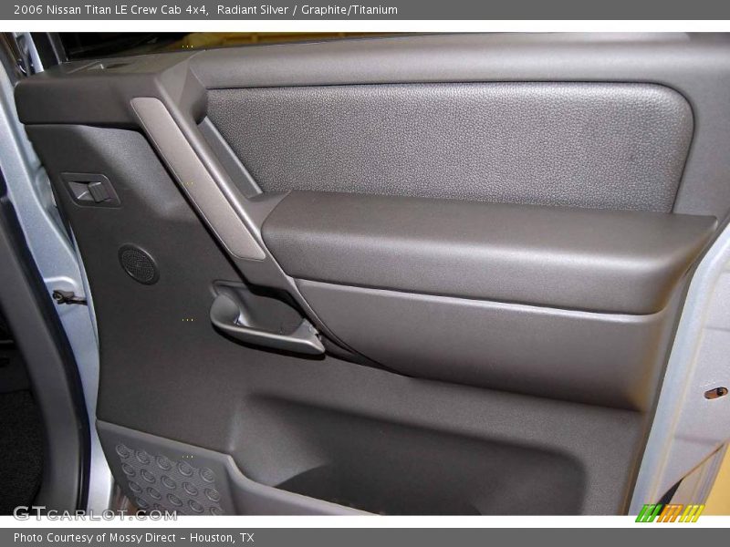 Radiant Silver / Graphite/Titanium 2006 Nissan Titan LE Crew Cab 4x4