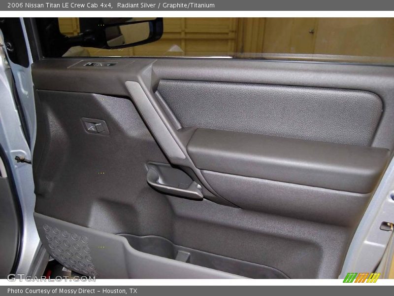 Radiant Silver / Graphite/Titanium 2006 Nissan Titan LE Crew Cab 4x4