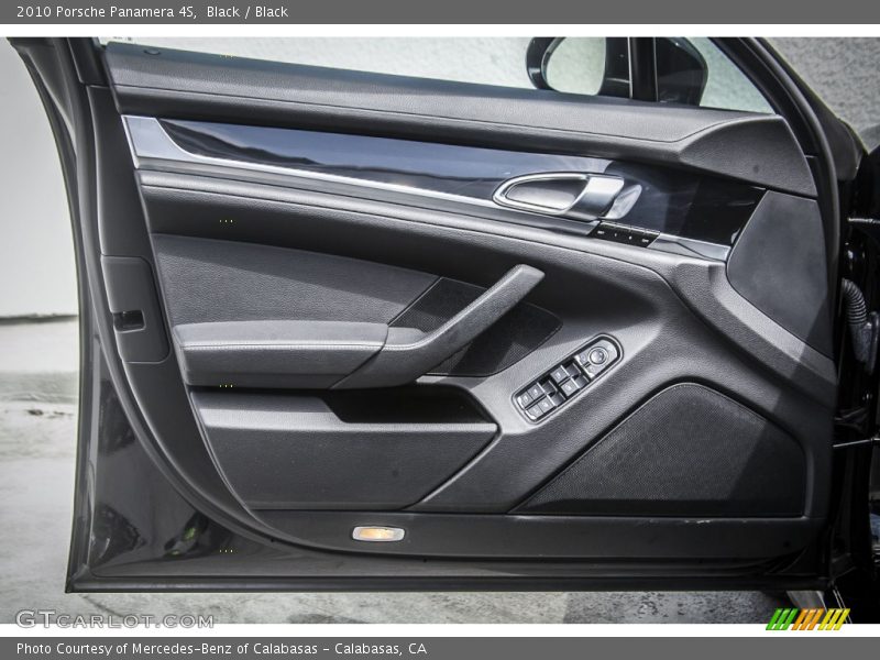 Door Panel of 2010 Panamera 4S