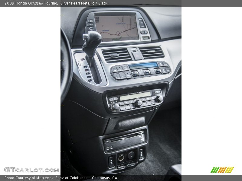 Silver Pearl Metallic / Black 2009 Honda Odyssey Touring