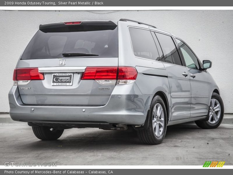 Silver Pearl Metallic / Black 2009 Honda Odyssey Touring