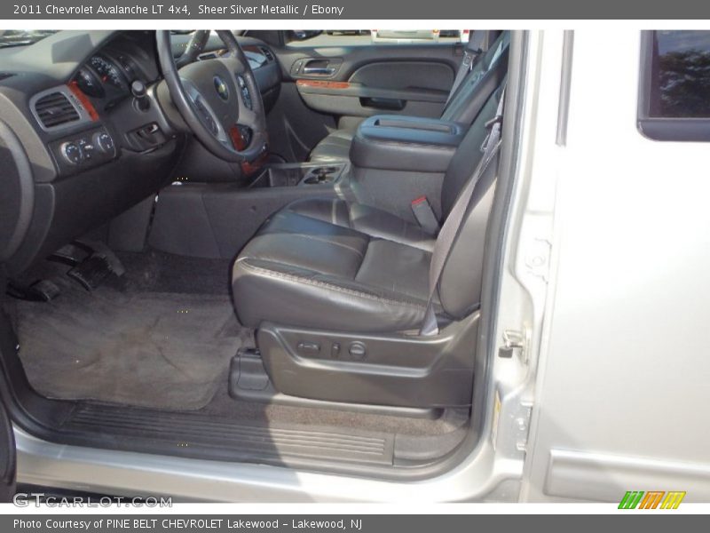 Sheer Silver Metallic / Ebony 2011 Chevrolet Avalanche LT 4x4