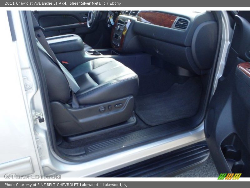 Sheer Silver Metallic / Ebony 2011 Chevrolet Avalanche LT 4x4