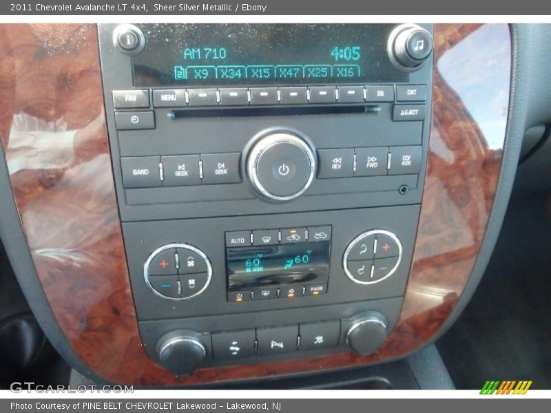 Sheer Silver Metallic / Ebony 2011 Chevrolet Avalanche LT 4x4