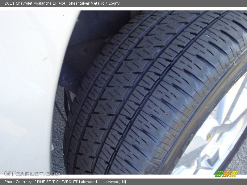 Sheer Silver Metallic / Ebony 2011 Chevrolet Avalanche LT 4x4