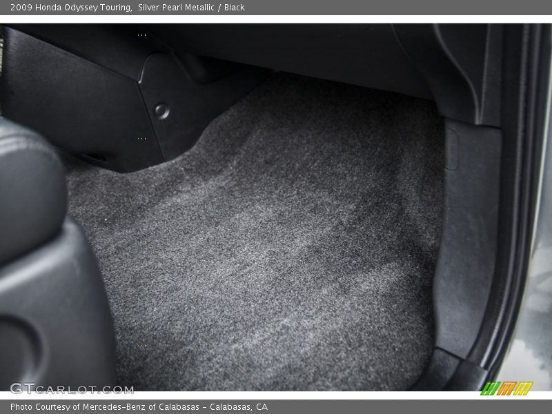 Silver Pearl Metallic / Black 2009 Honda Odyssey Touring