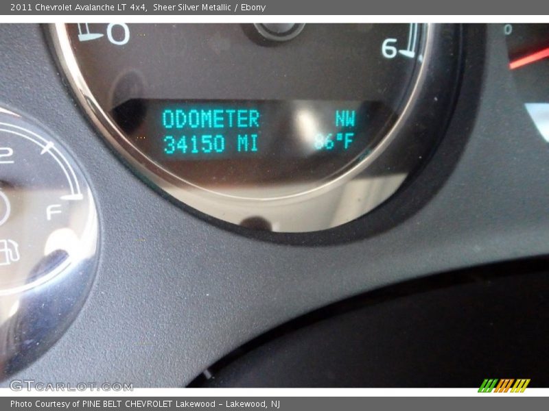 Sheer Silver Metallic / Ebony 2011 Chevrolet Avalanche LT 4x4