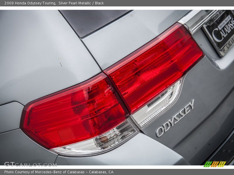 Silver Pearl Metallic / Black 2009 Honda Odyssey Touring