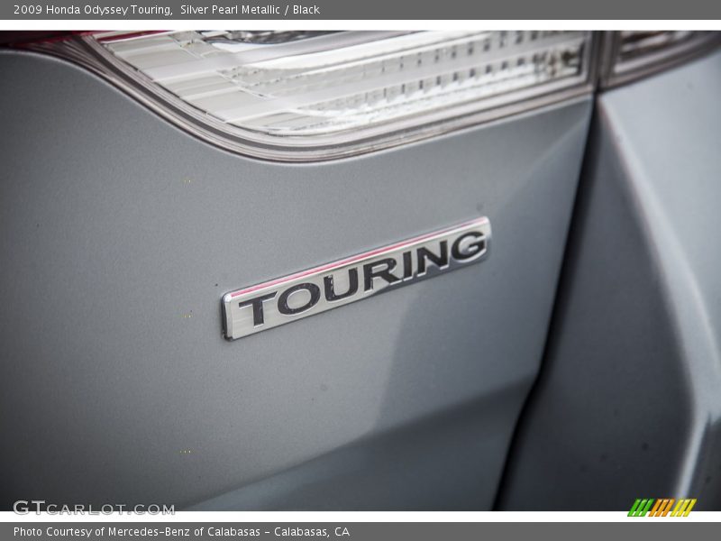 Silver Pearl Metallic / Black 2009 Honda Odyssey Touring