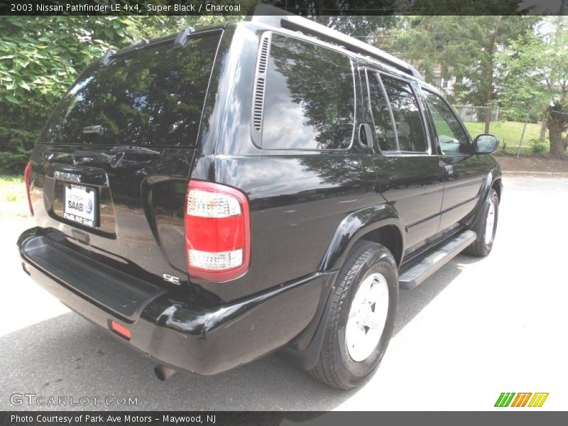 Super Black / Charcoal 2003 Nissan Pathfinder LE 4x4