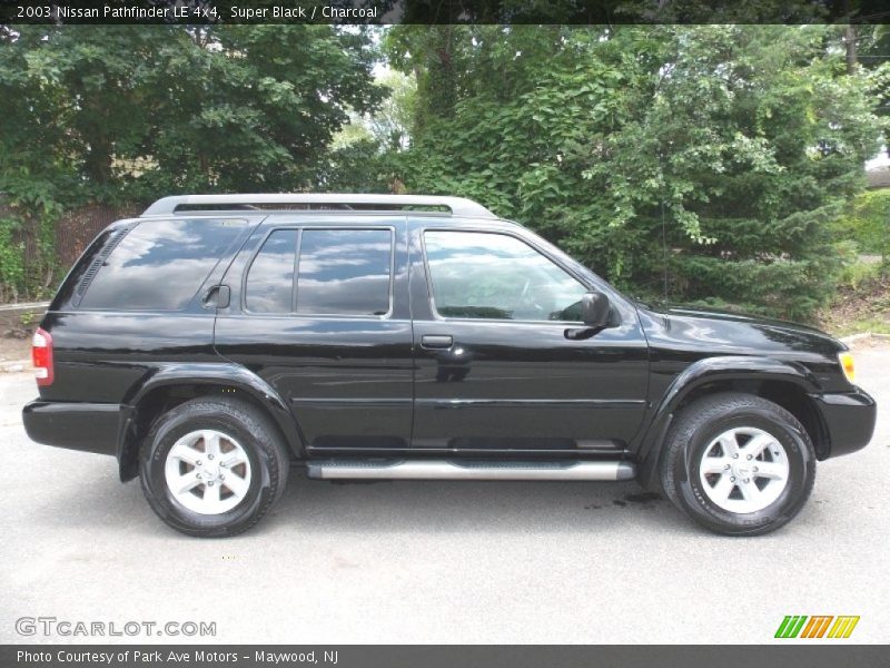 Super Black / Charcoal 2003 Nissan Pathfinder LE 4x4