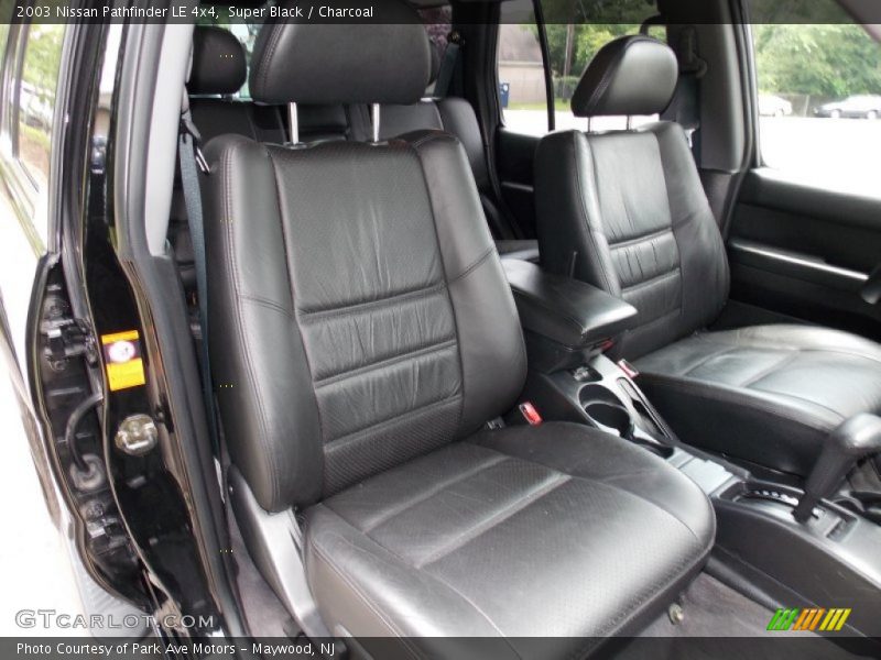 Super Black / Charcoal 2003 Nissan Pathfinder LE 4x4