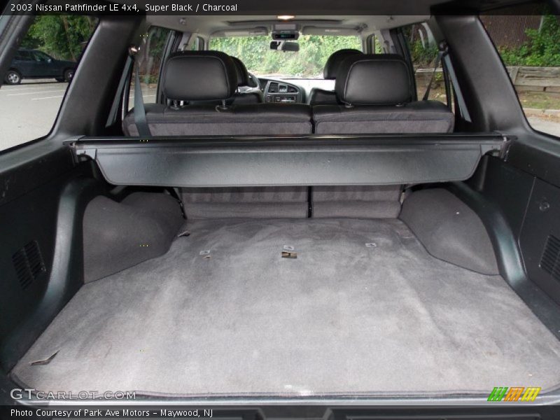 Super Black / Charcoal 2003 Nissan Pathfinder LE 4x4