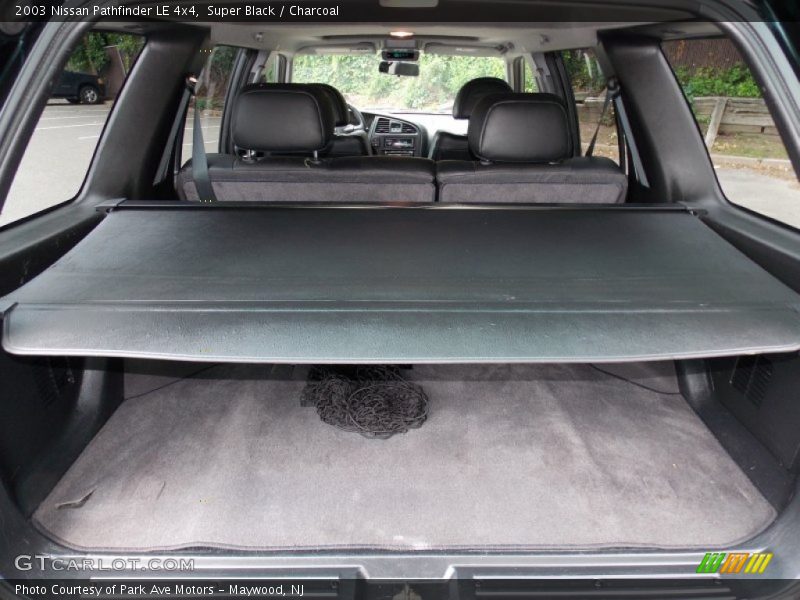 Super Black / Charcoal 2003 Nissan Pathfinder LE 4x4