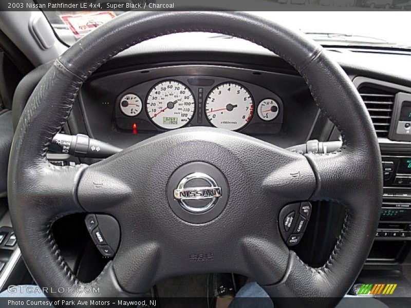 Super Black / Charcoal 2003 Nissan Pathfinder LE 4x4