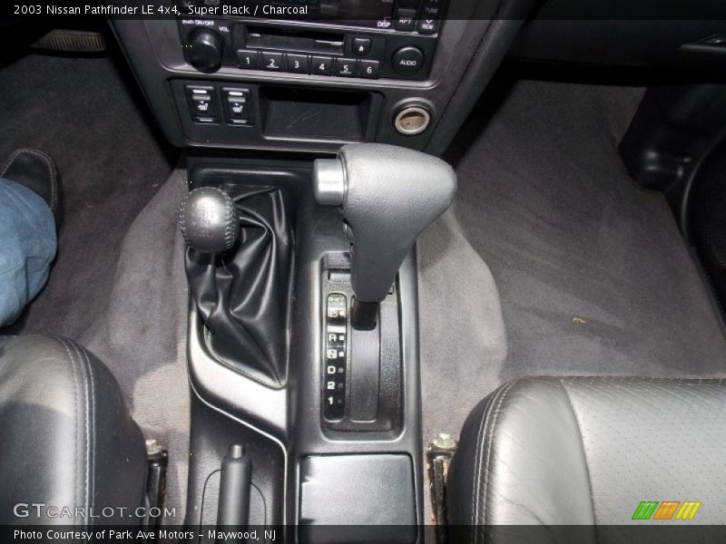 Super Black / Charcoal 2003 Nissan Pathfinder LE 4x4