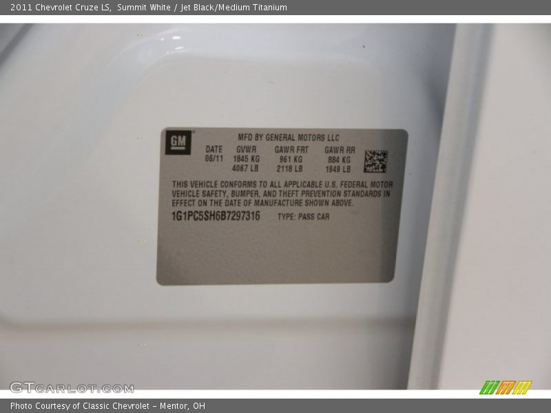 Summit White / Jet Black/Medium Titanium 2011 Chevrolet Cruze LS