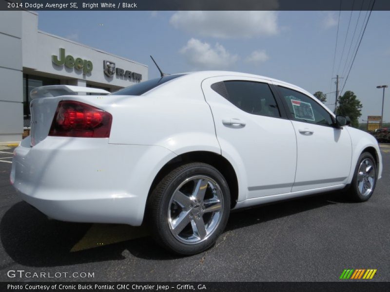 Bright White / Black 2014 Dodge Avenger SE
