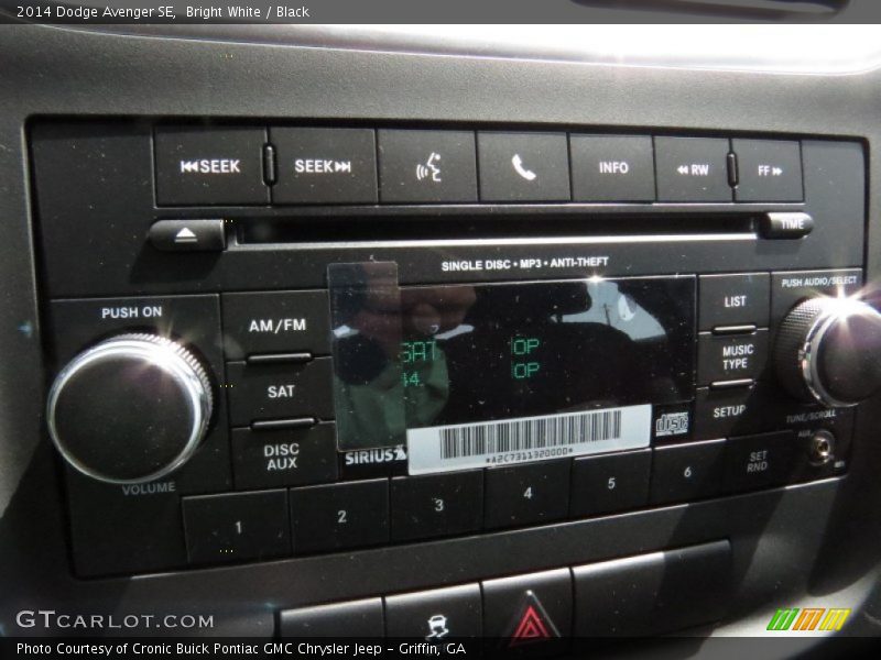 Bright White / Black 2014 Dodge Avenger SE