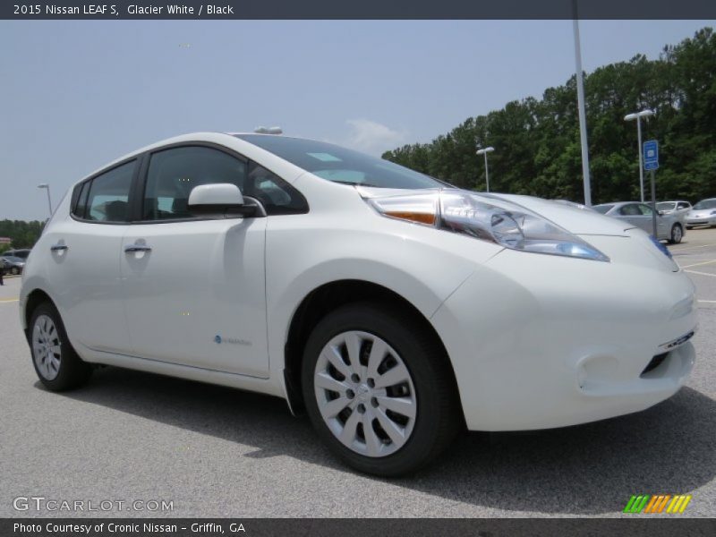 Front 3/4 View of 2015 LEAF S
