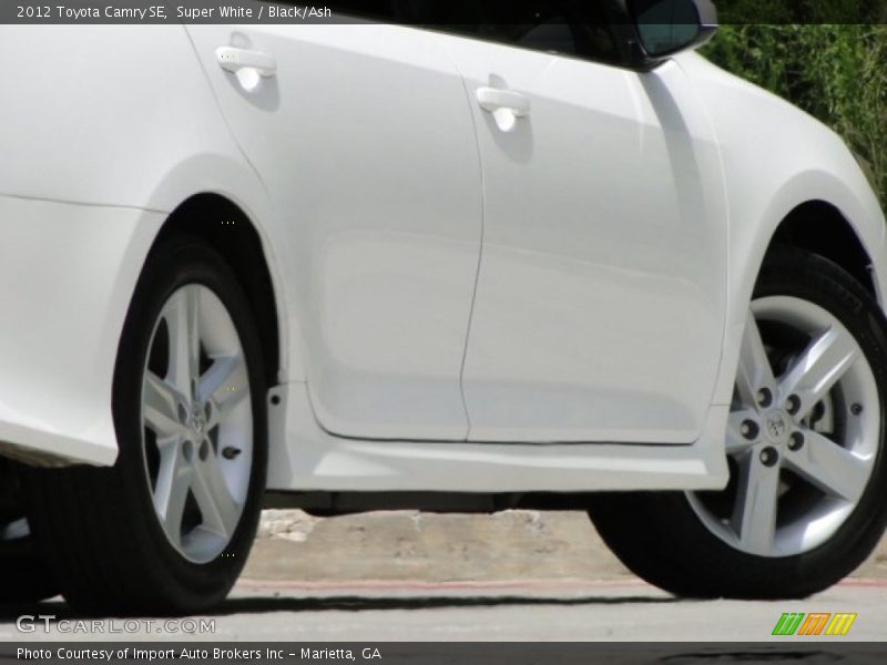Super White / Black/Ash 2012 Toyota Camry SE