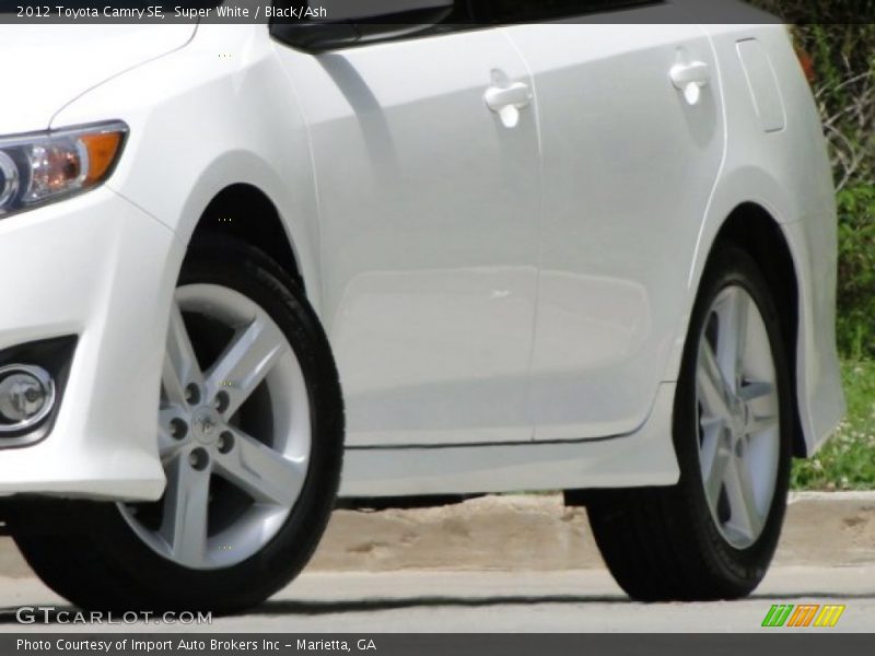 Super White / Black/Ash 2012 Toyota Camry SE