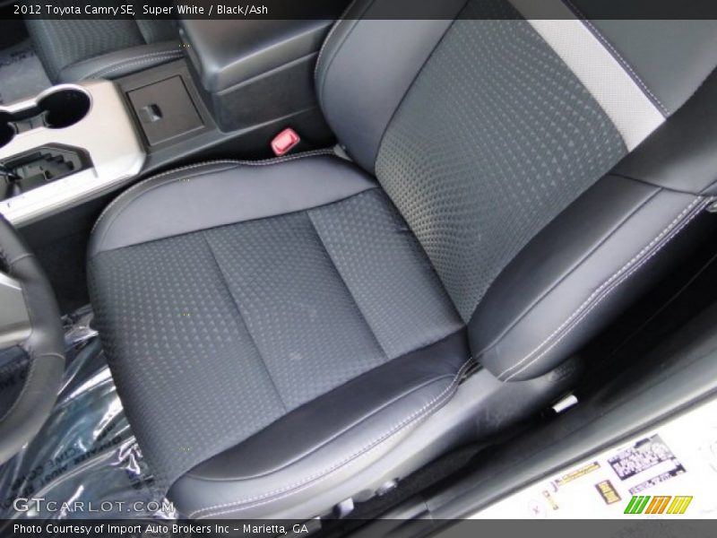 Super White / Black/Ash 2012 Toyota Camry SE