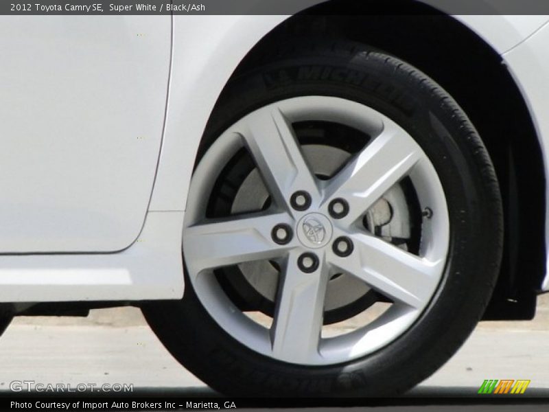 Super White / Black/Ash 2012 Toyota Camry SE